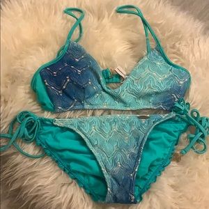 Diane’s bikini set👙